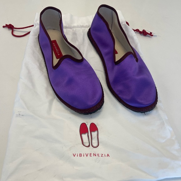 LIKE NEW Vibi Venezia Satin Purple Loafers sz 38 - Picture 2 of 5